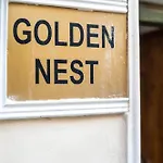 Semesterbostad Golden Nest